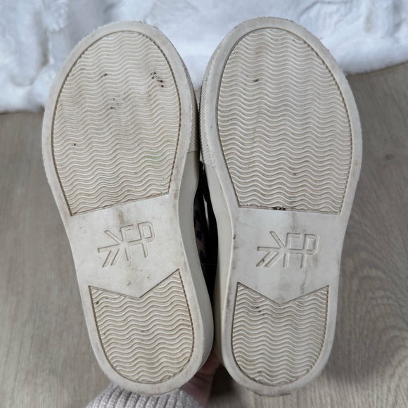 Freshly Picked Leopard Classic Slip On Sneaker - Size 9 - Picture 6 of 6